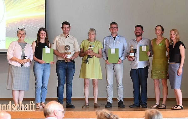 Ehrung beim Deutschen Landschaftspflegetag 2026: ©P. Roggenthin Gruppenbild auf Bühne